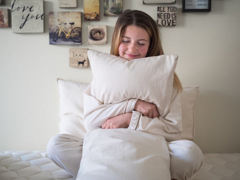 Organic_Body_Pillow_with_Model