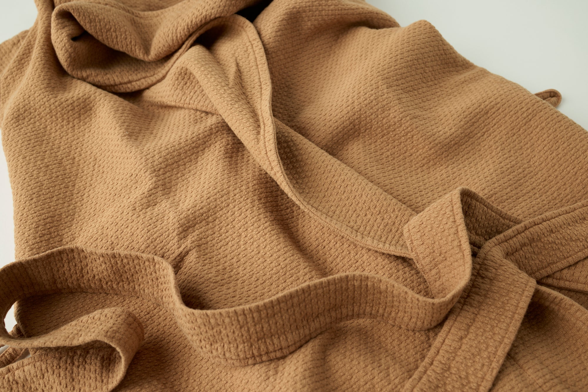 Coyuchi Adriatic Organic Robe - close up showcasing tie #colour_ginger