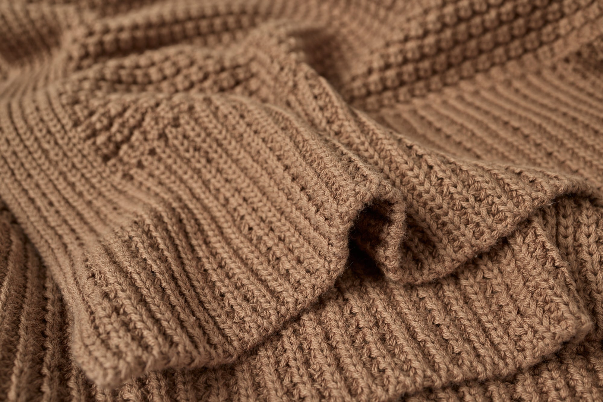 Coyuchi Avalon Organic Knit Throw - close up of edge #colour_almond
