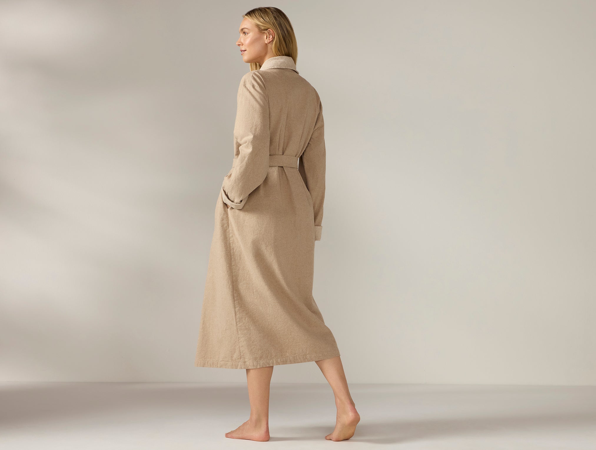 Coyuchi Cloud Brushed Organic Flannel Robe - model posing back turned #colour_camel heather
