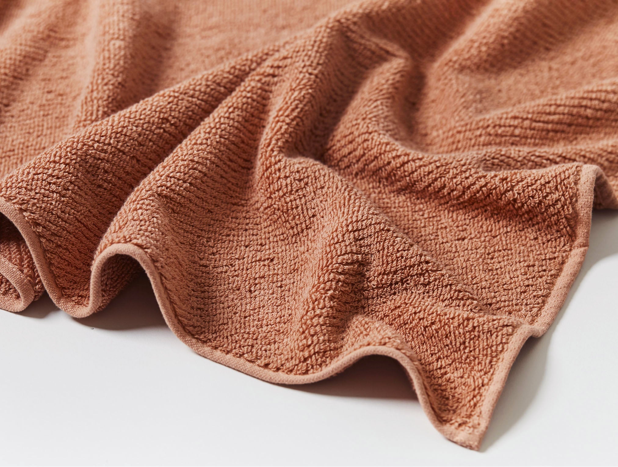 Coyuchi Organic Air Weight Towel -close up of edge #colour_dusty coral