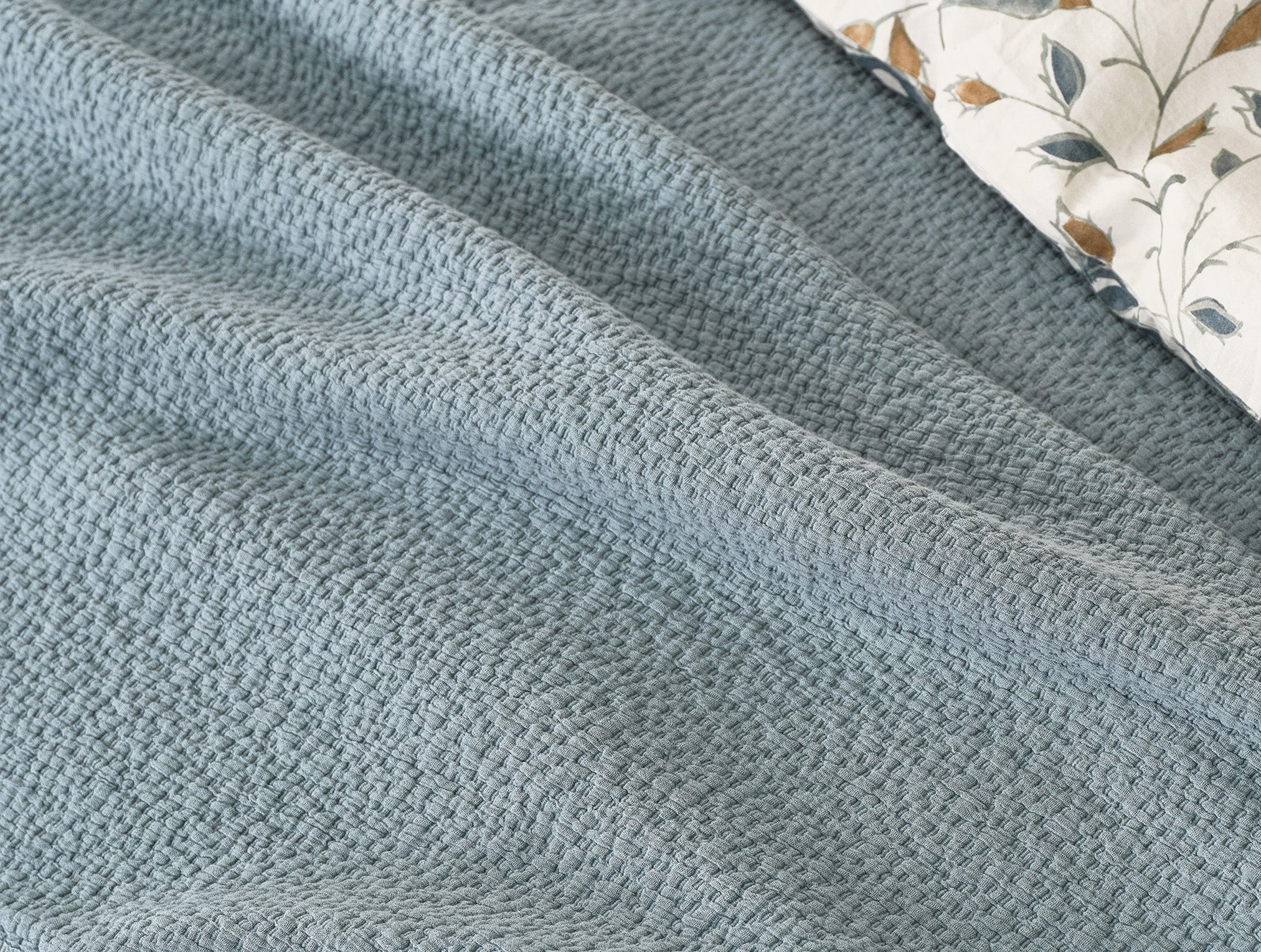 Coyuchi Organic Cascade Matelasse Blanket - close up texture #colour_lagoon