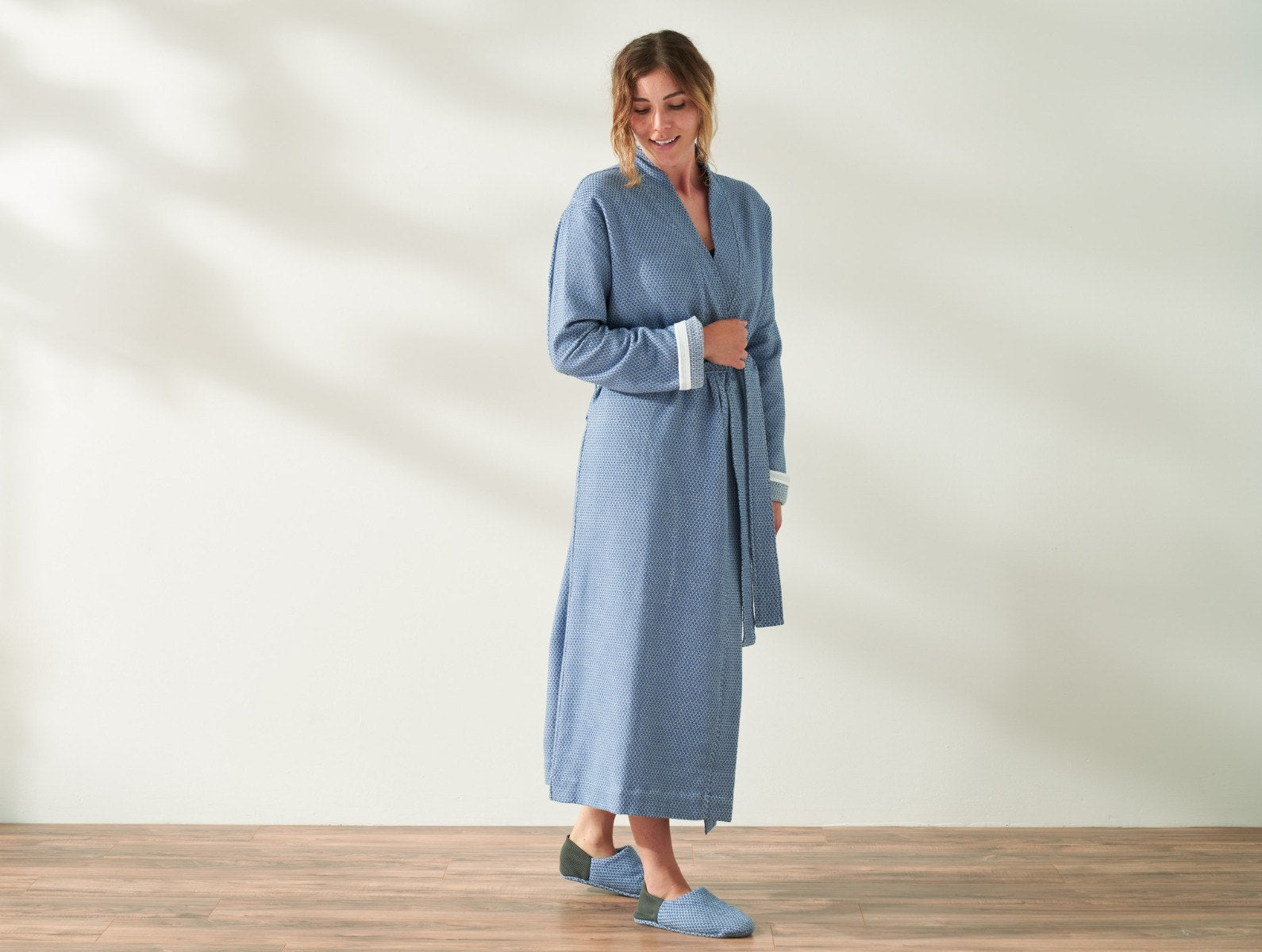 Coyuchi Organic Cotton Mediterranean Modern Robe - model staged #colour_lake