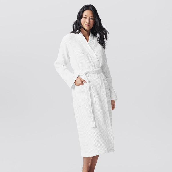 Coyuchi Organic Cotton Unisex Waffle Robe - model posing while wearing #colour_alpine white