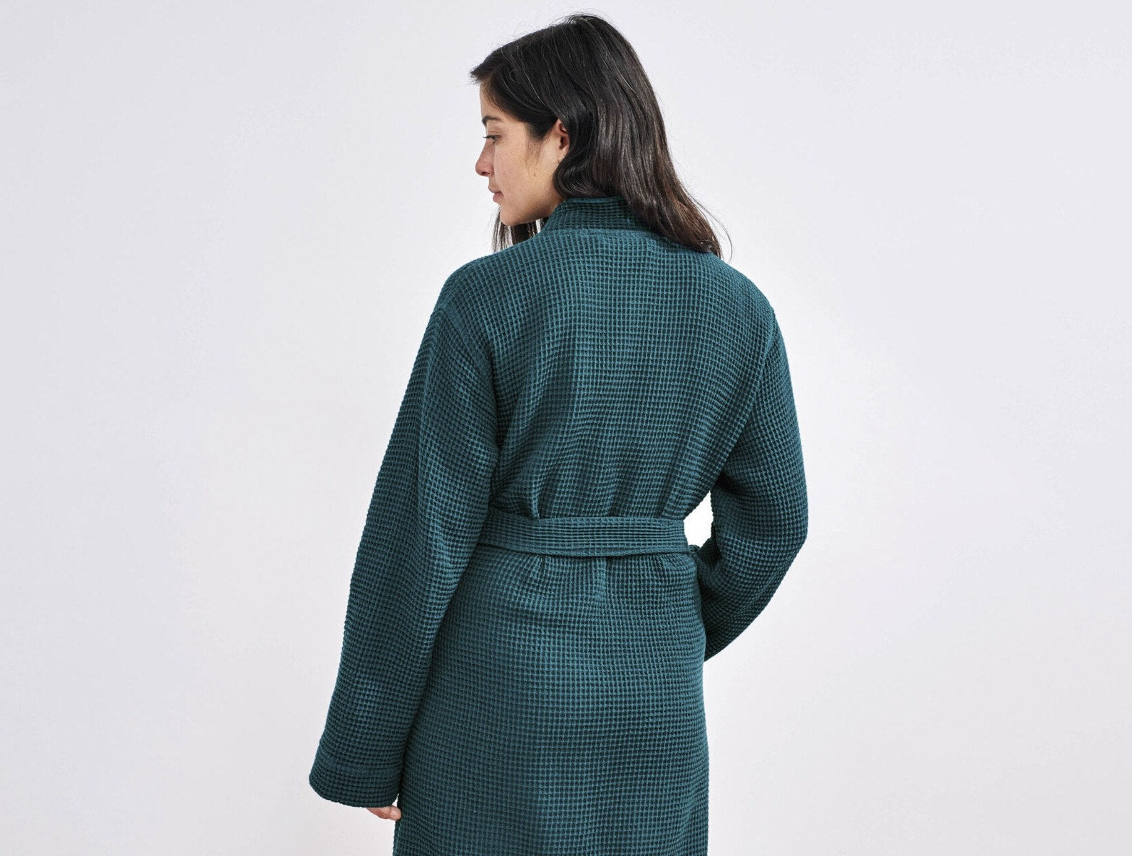 Coyuchi Organic Cotton Unisex Waffle Robe - turned model #colour_deep ocean