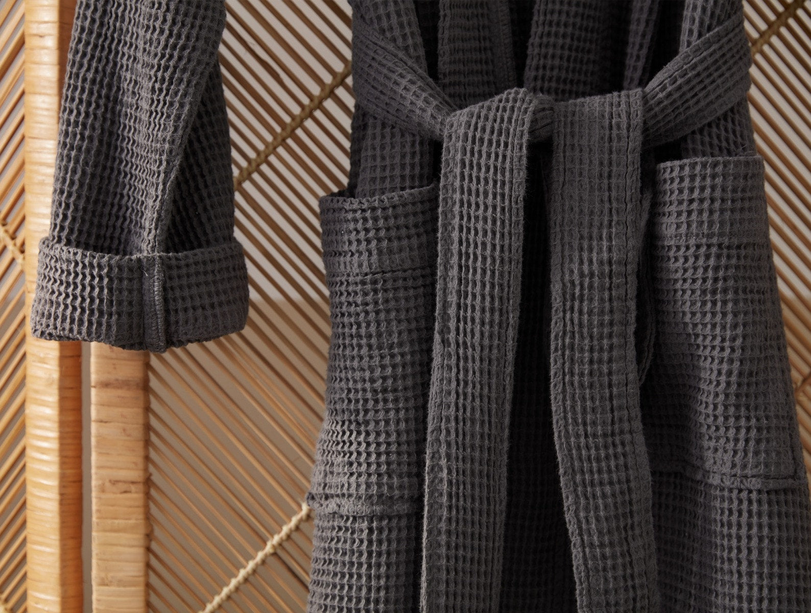 Coyuchi Organic Cotton Unisex Waffle Robe - close up #colour_shadow