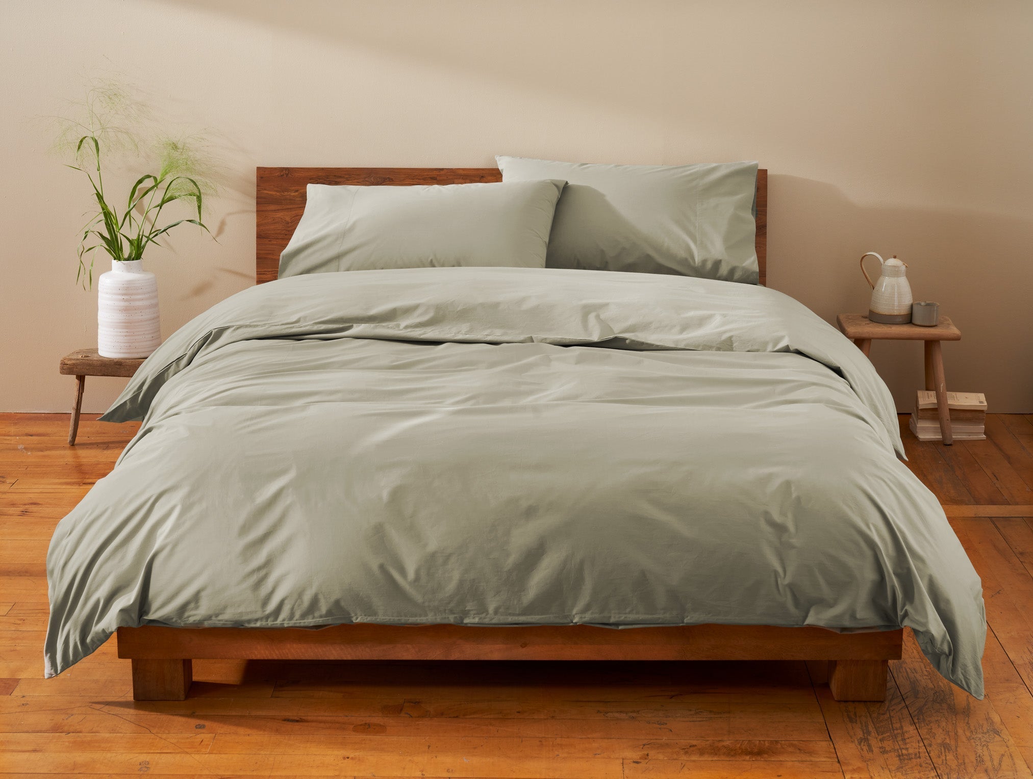 Coyuchi Organic Refined Percale Pillowcase - staged bed with matching duvet #colour_laurel