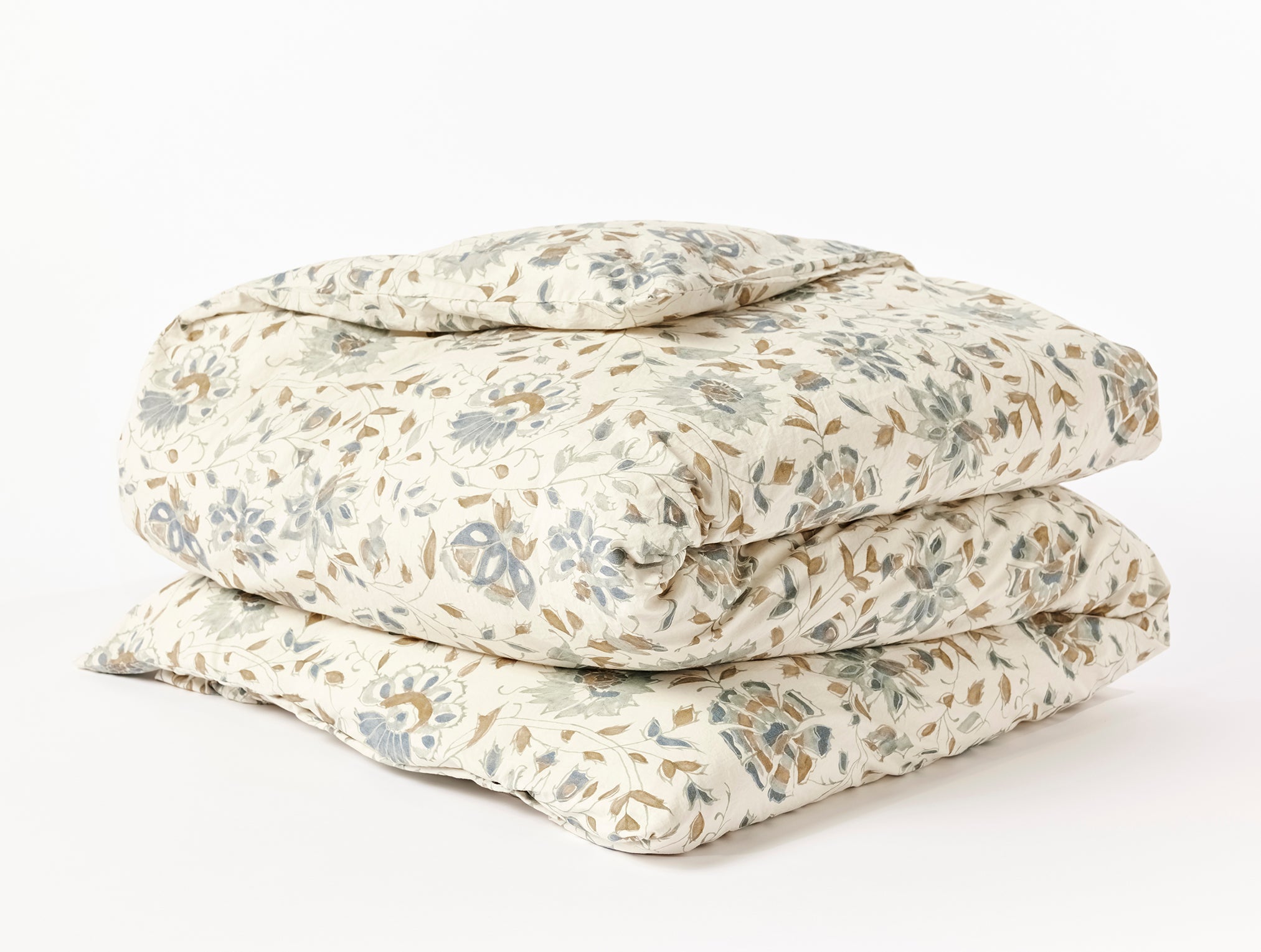 Coyuchi Organic Rejuvenation Flora Print Duvet Cover - folded #colour_undyed w/lagoon