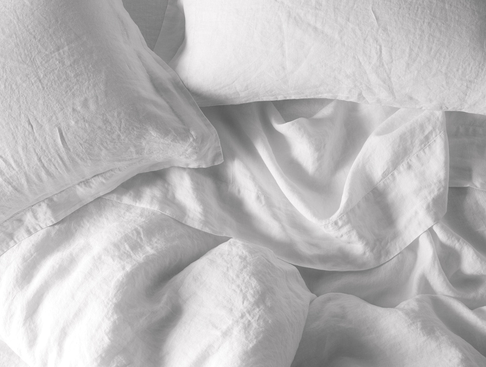 Coyuchi Organic Relaxed Linen Sheet Set in Alpine White – close-up highlighting quality of texture and weave. #colour_alpine white