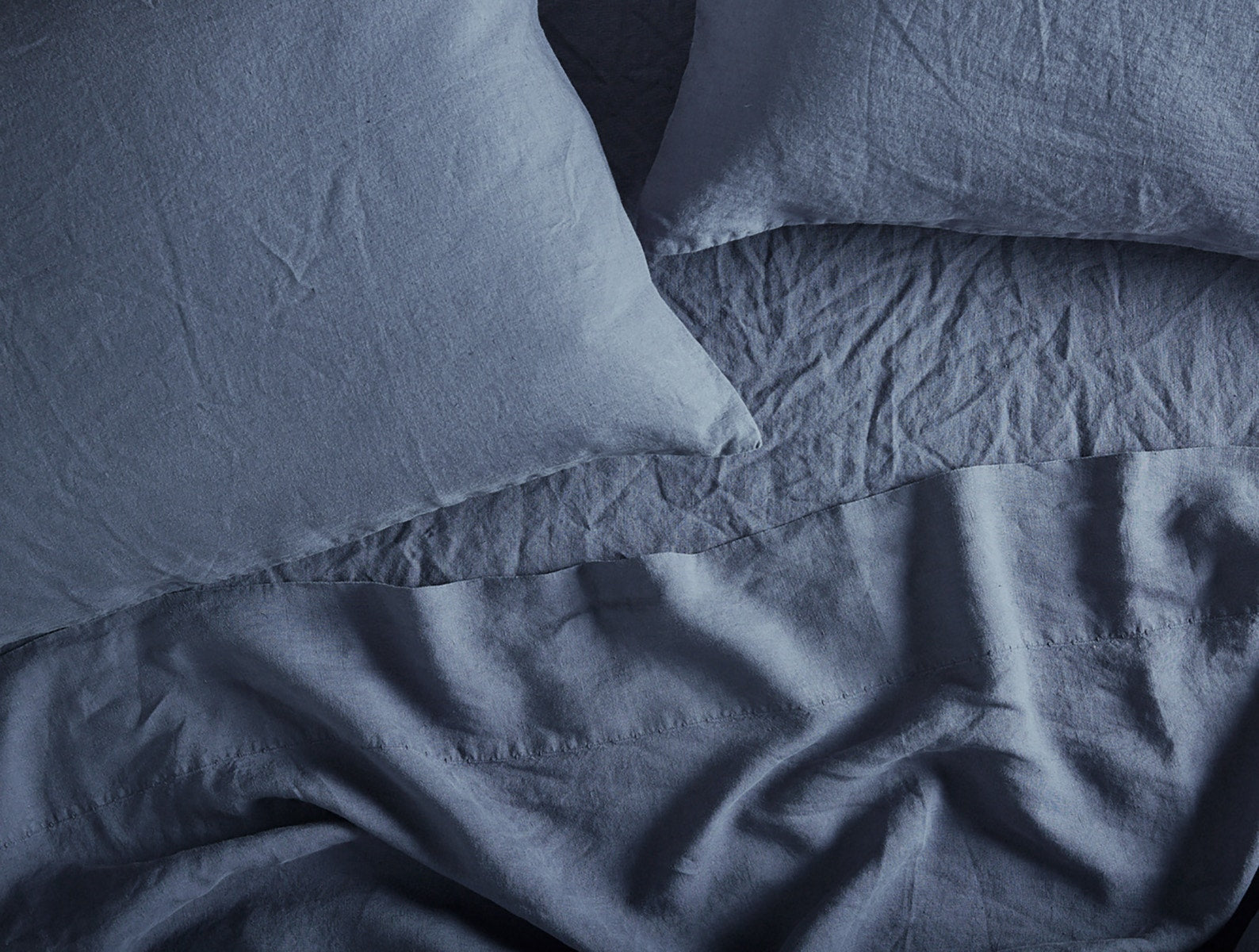 Coyuchi Organic Relaxed Linen Sheet Set in Harbor Blue – close-up highlighting texture quality and colour vibrancy. #colour_harbor blue