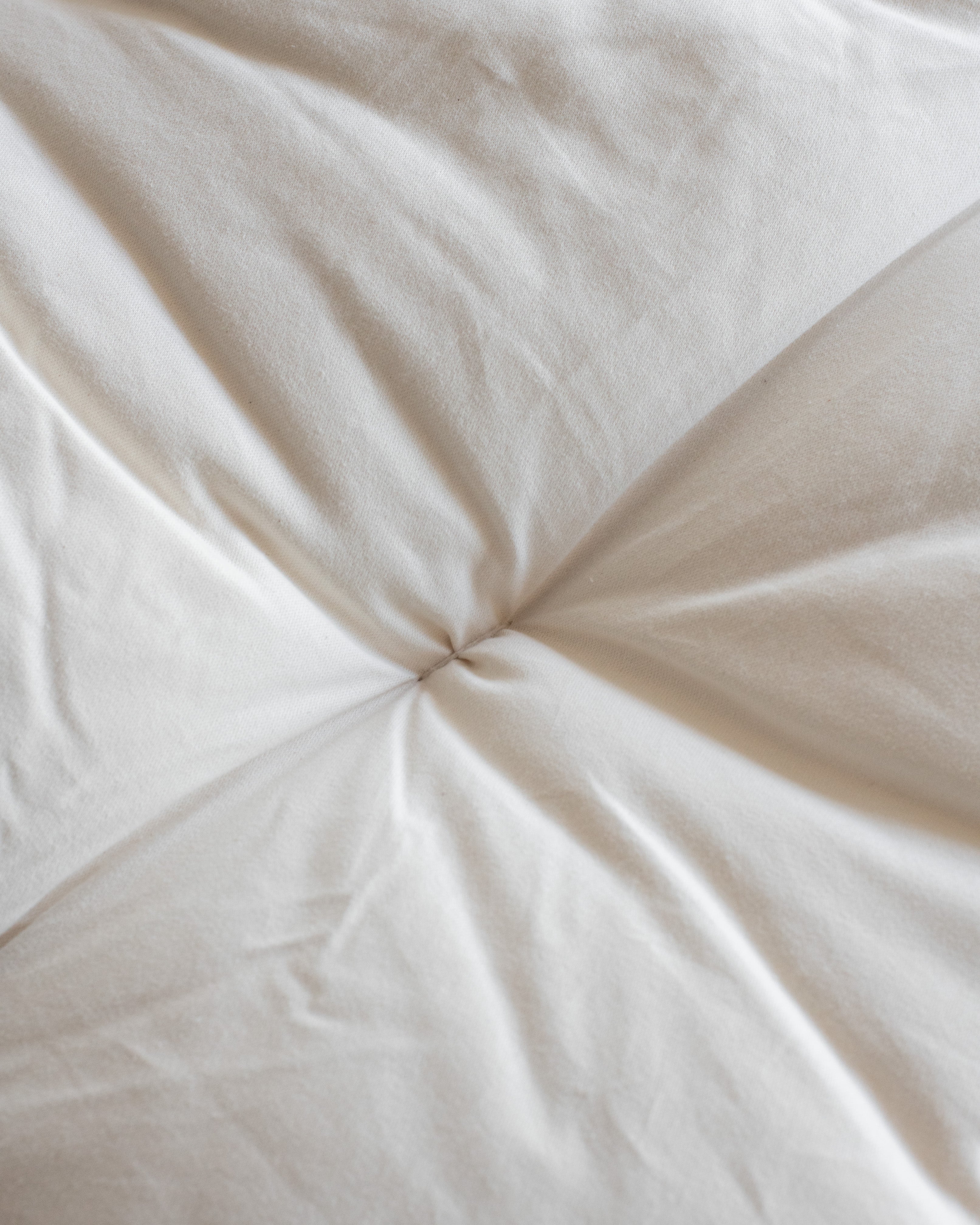 Kakun Premium Eco Wool Mattress Topper - showing tufting