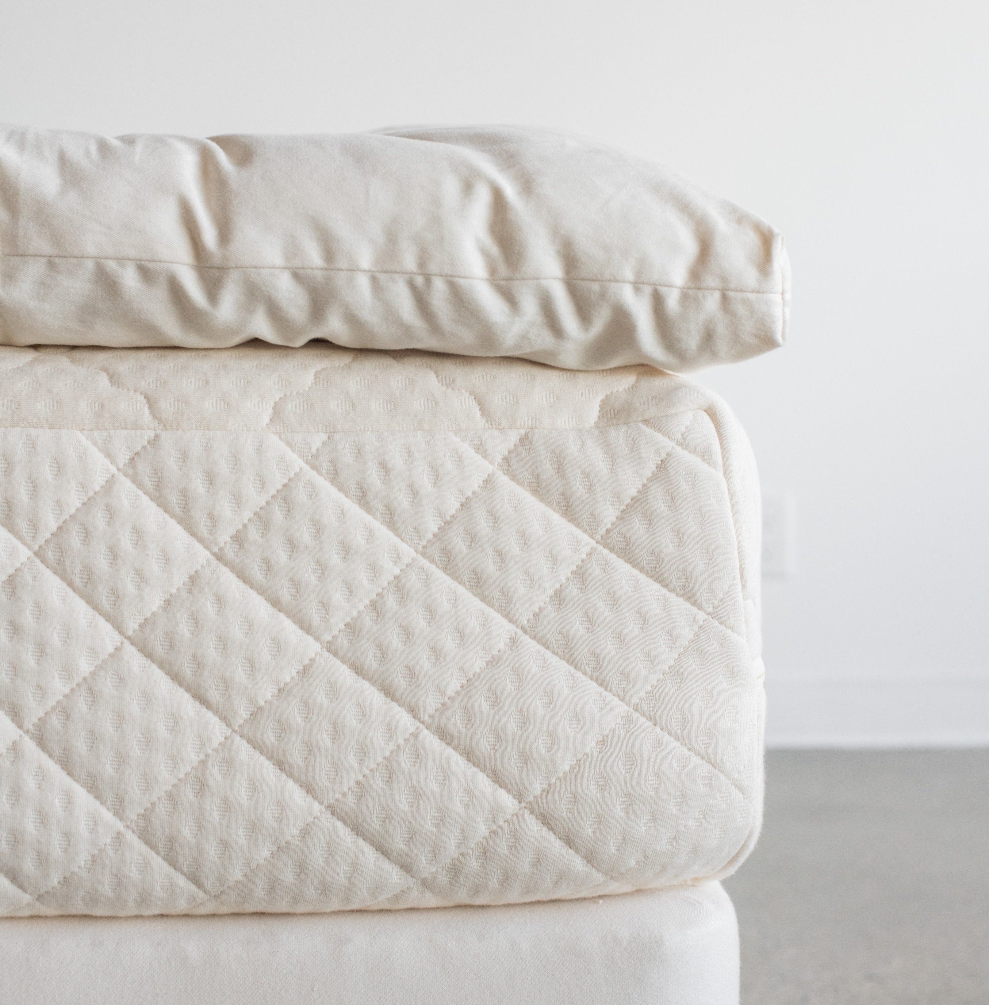 Kakun Premium Eco Wool Mattress Topper - side profile view