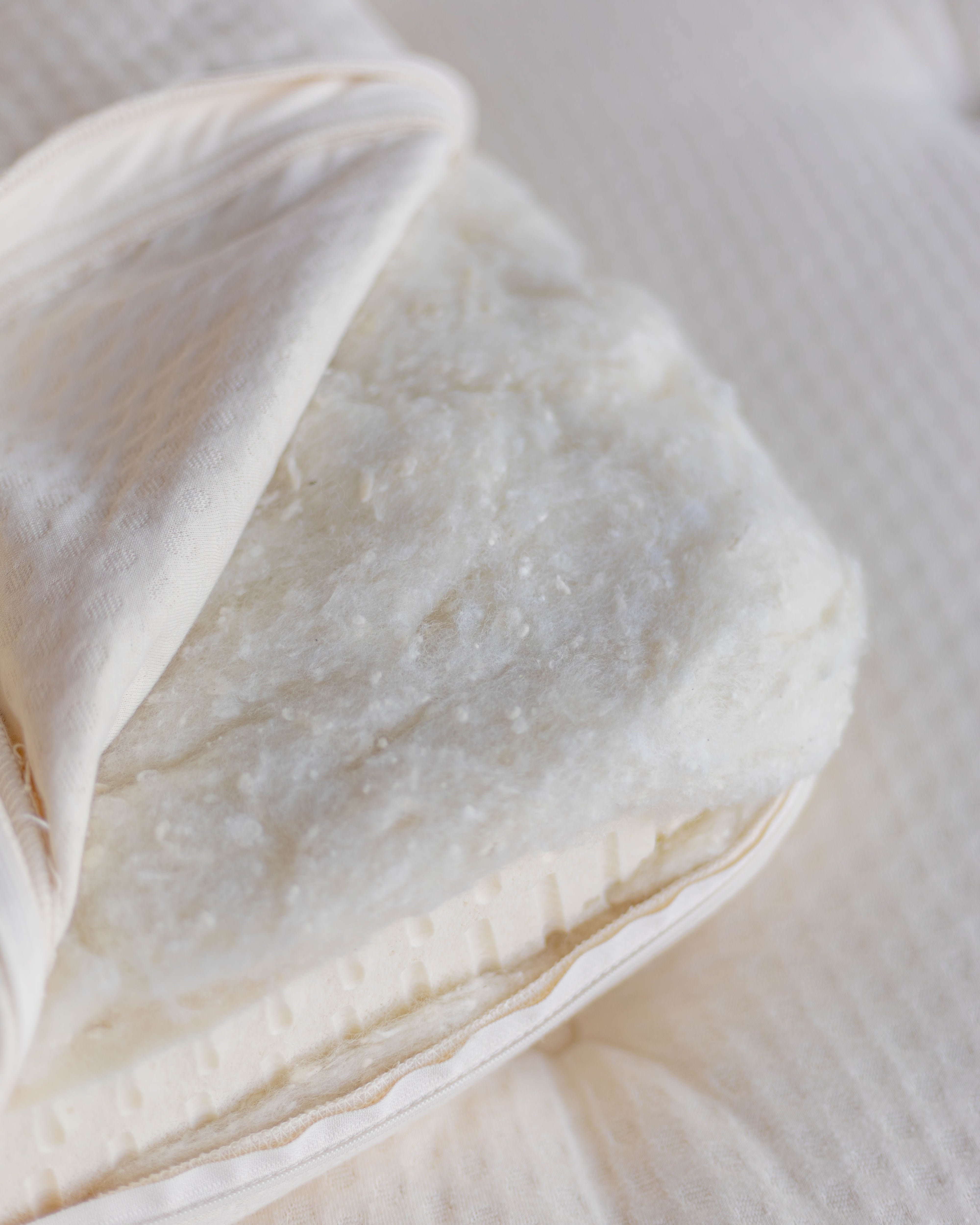 Kakun Luxury Mattress Topper - open corner showing organic wool and organic latex
