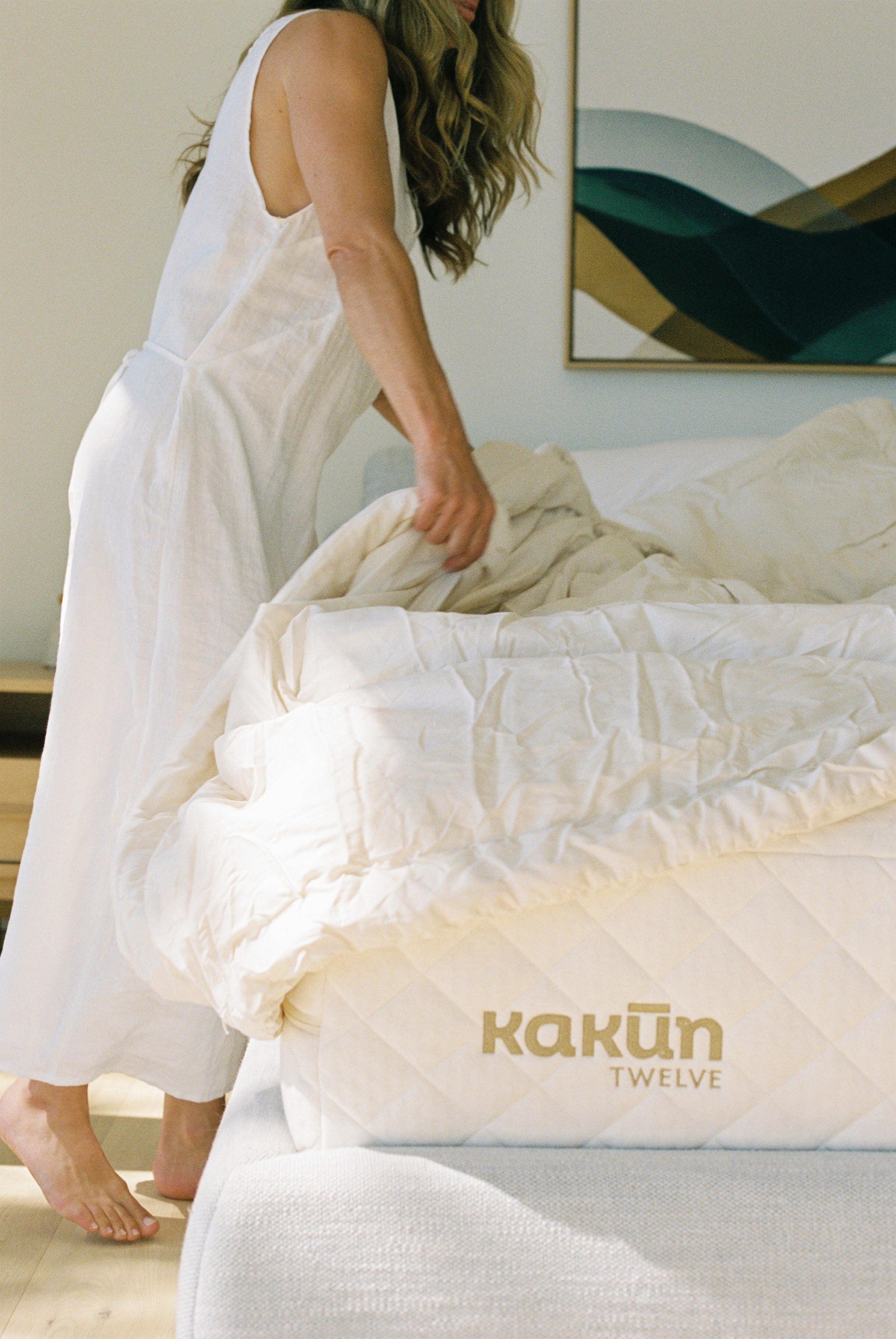Kakun Luxury Wool Comforter - model laying comforter out on bed