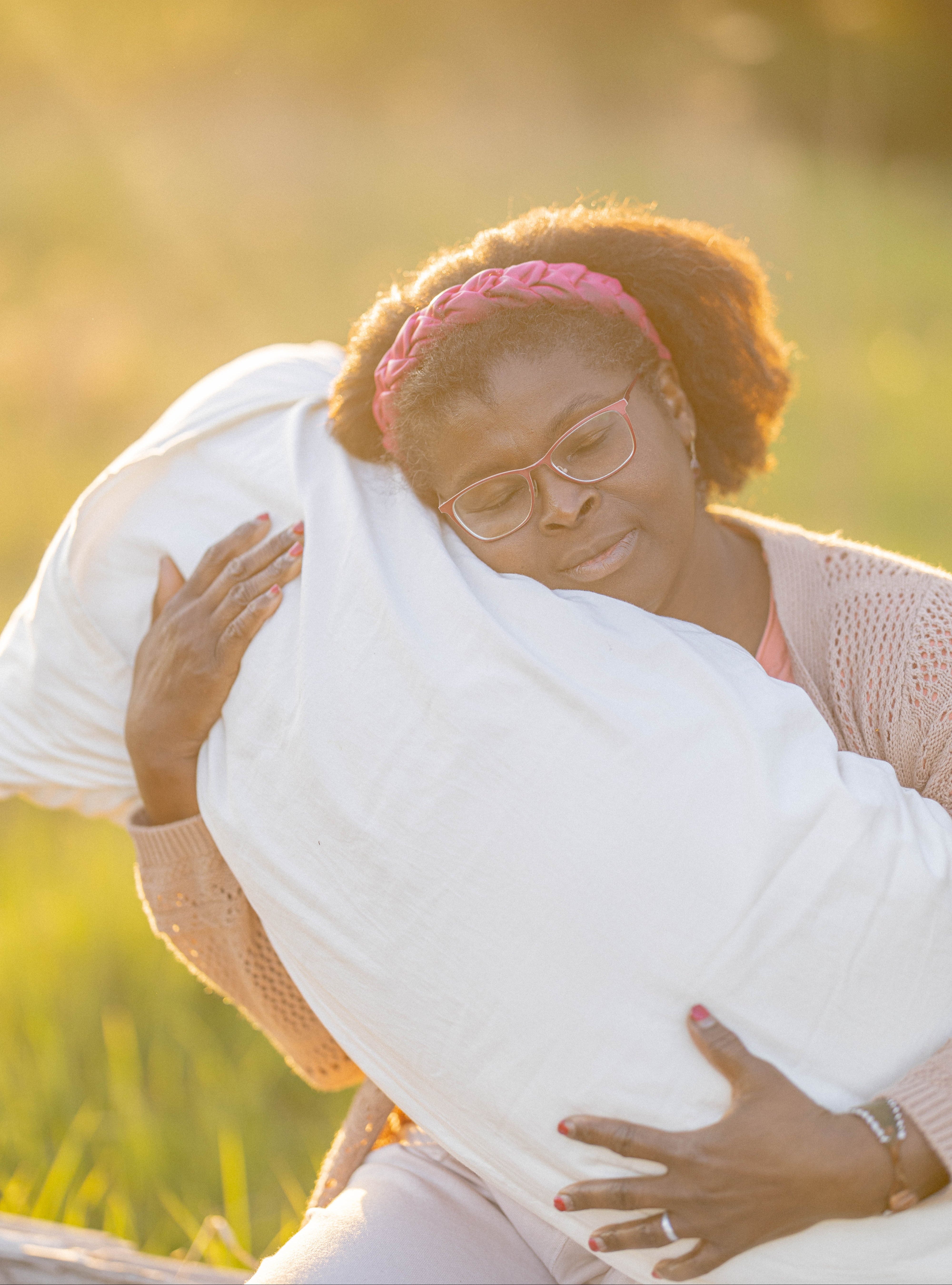 Kakun Organic Body Pillow - being hugged by model