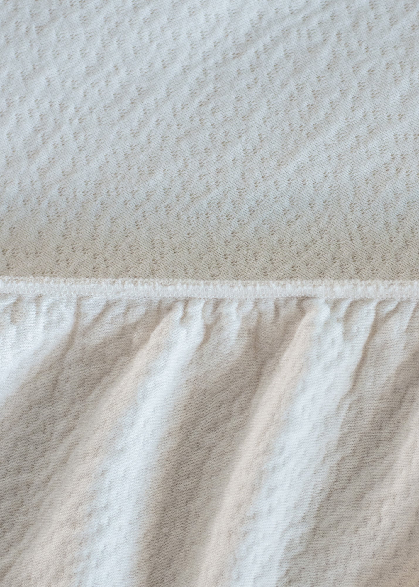 Kakun Organic Cotton Mattress Protector - showing elastic along side