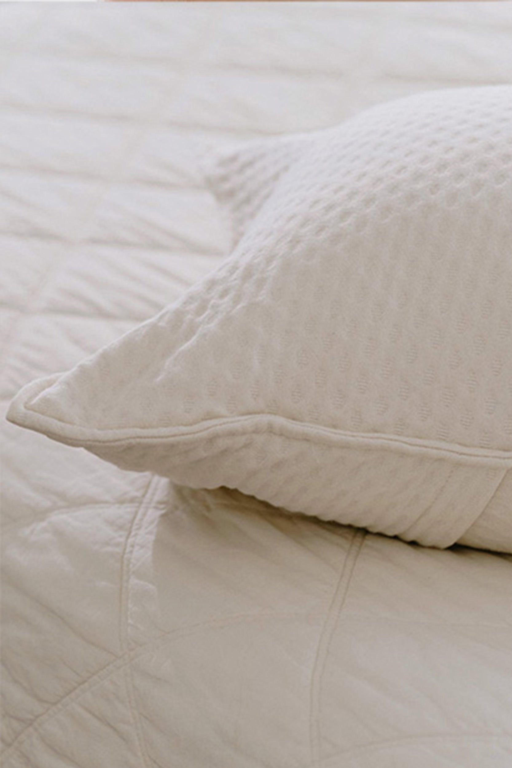 Kakun Organic Luxury Latex Pillow - close up of corner, showing stretch knit cotton cover and quality of seam stitching.