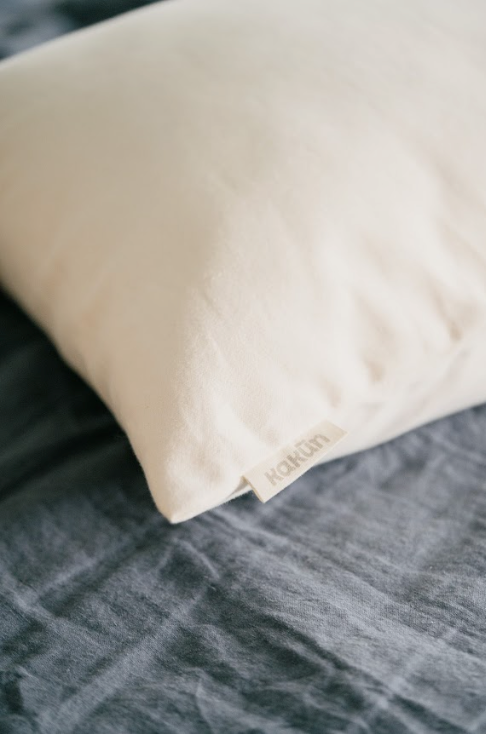 Kakun Organic Wool Body Pillow - showing tag at corner of pillow