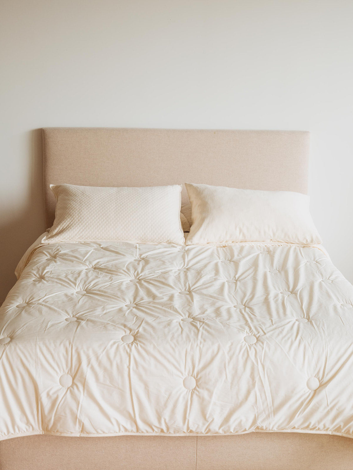 Kakun Organic Wool Comforter - made bed