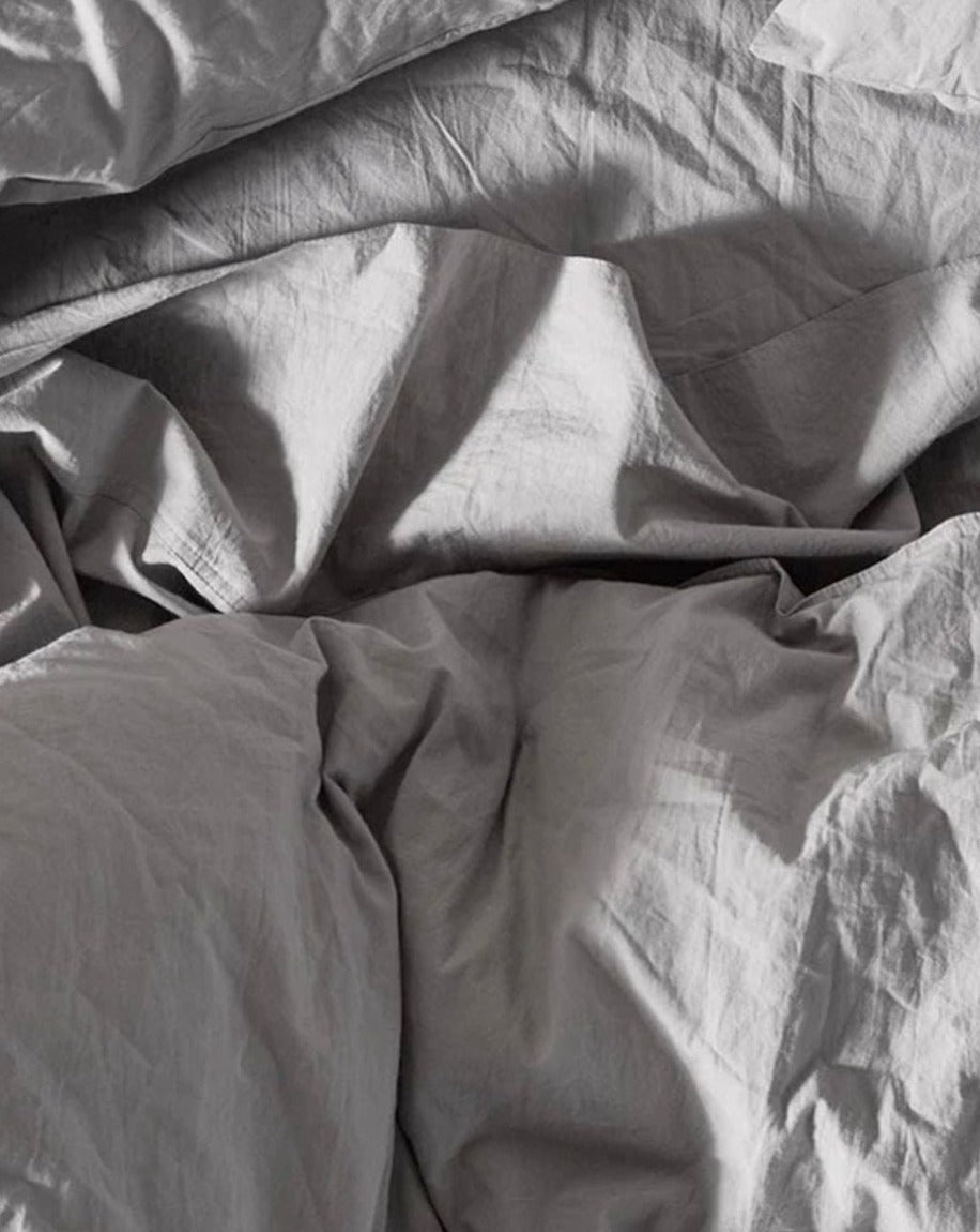 Coyuchi Organic Crinkled Percale Sheet Set in Pewter – close-up view showing crinkled texture and weave quality. #colour_pewter