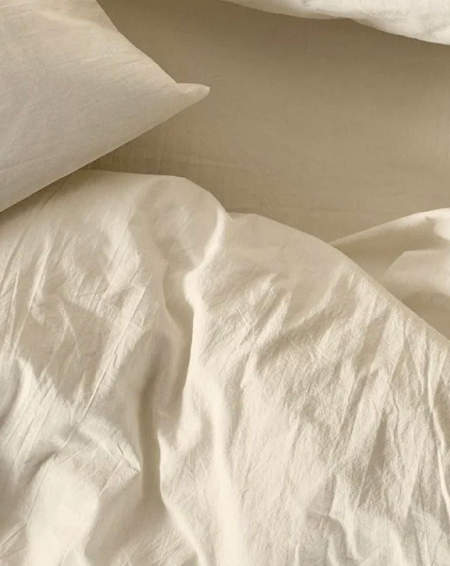 Coyuchi Organic Crinkled Percale Sheet Set in Undyed – close-up shot highlighting natural cotton colour and texture. #colour_undyed