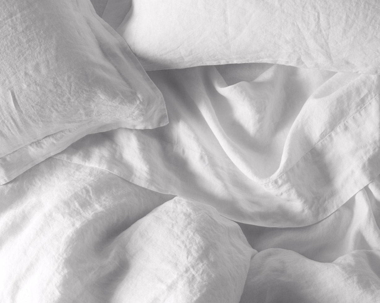 Coyuchi Organic Relaxed Linen Fitted Sheet in Alpine White – close up of texture and weave, shows the vibrancy of white. #colour_alpine white