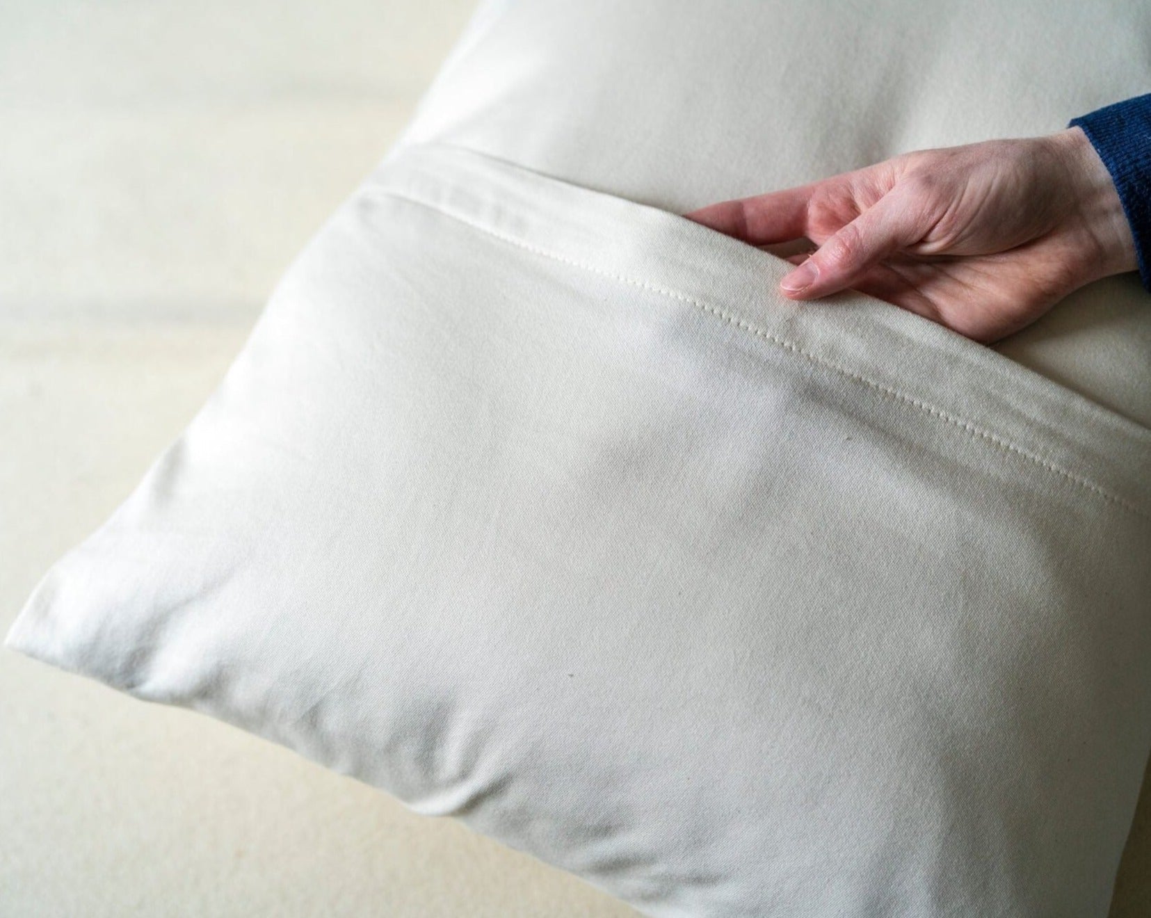 Kakun Organic Cotton Customizable Pillow - back of outer cover hand showing opening