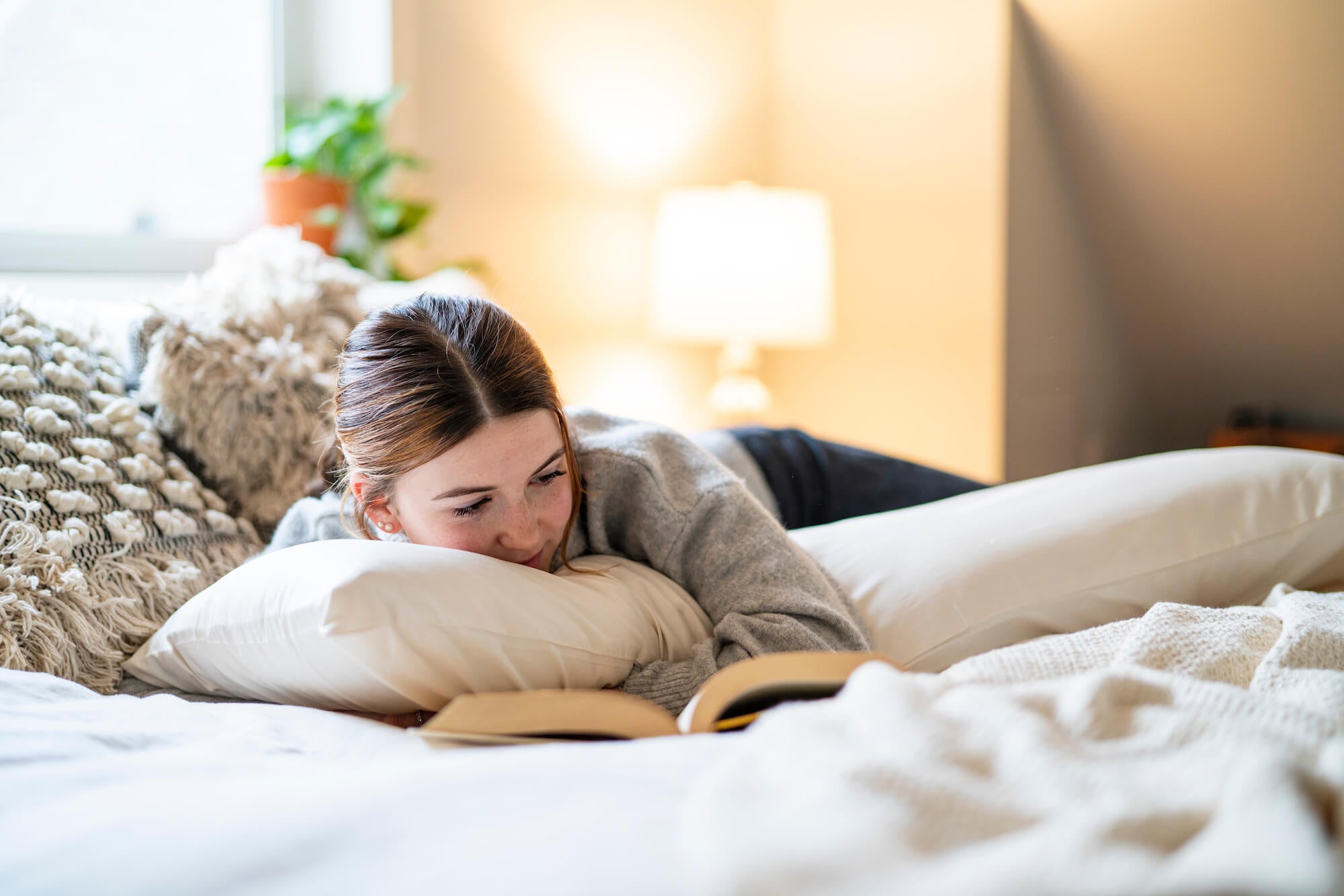 Bed body outlet pillow