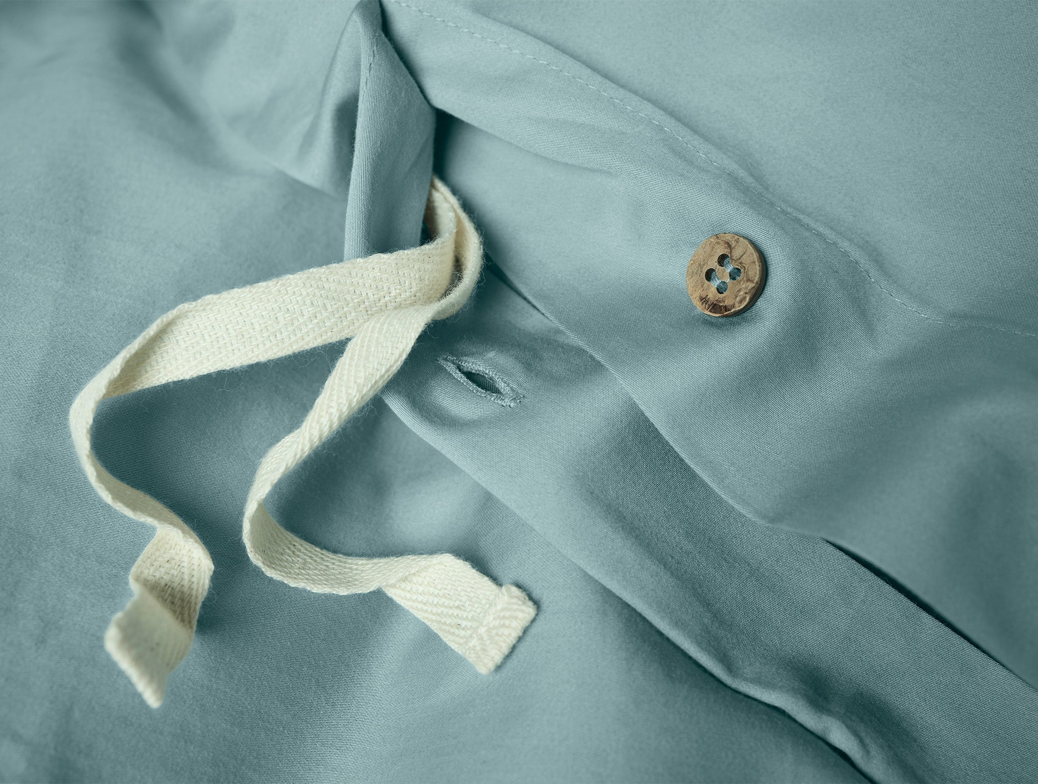 Coyuchi Organic Cloud Soft Sateen Duvet Cover - close up button enclosure #colour_pacific blue