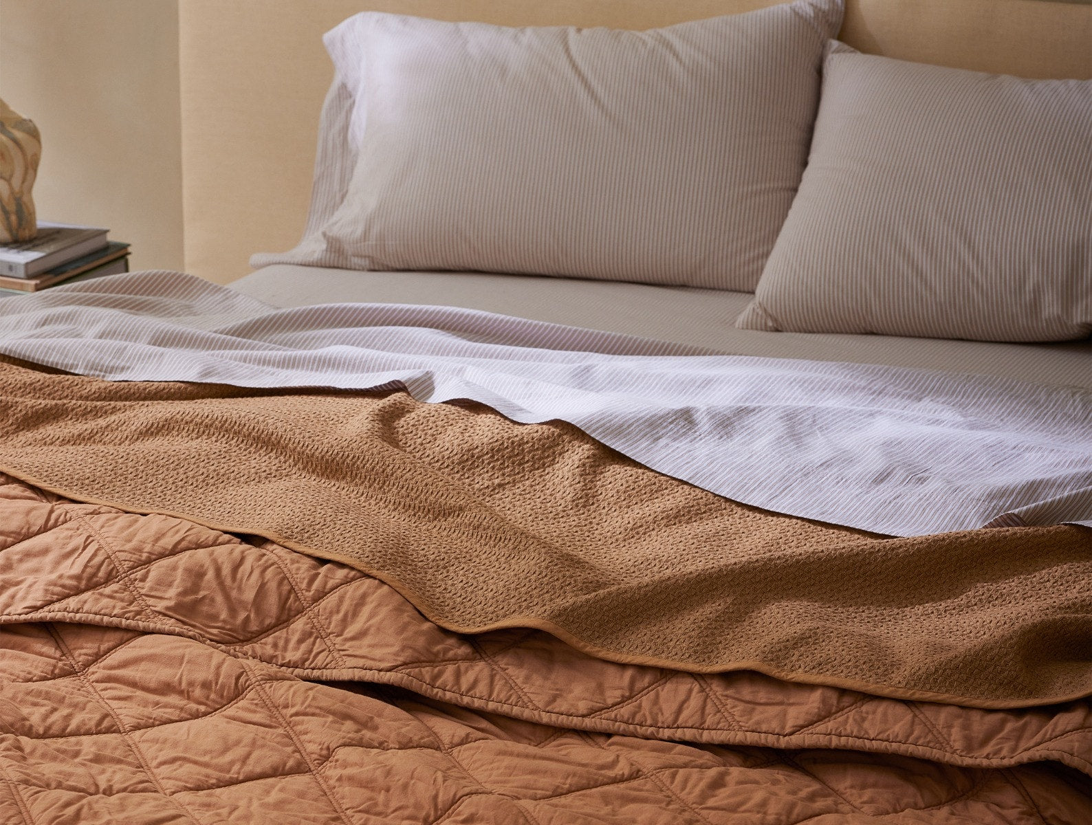 Coyuchi Organic Cotton Honeycomb Blanket - staged bed matching duvet #colour_Ginger