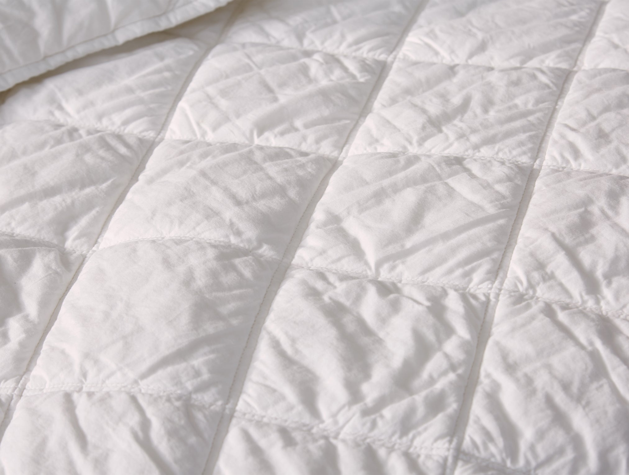 Coyuchi Organic Diamond Stitched Comforter -detail #colour_alpine white