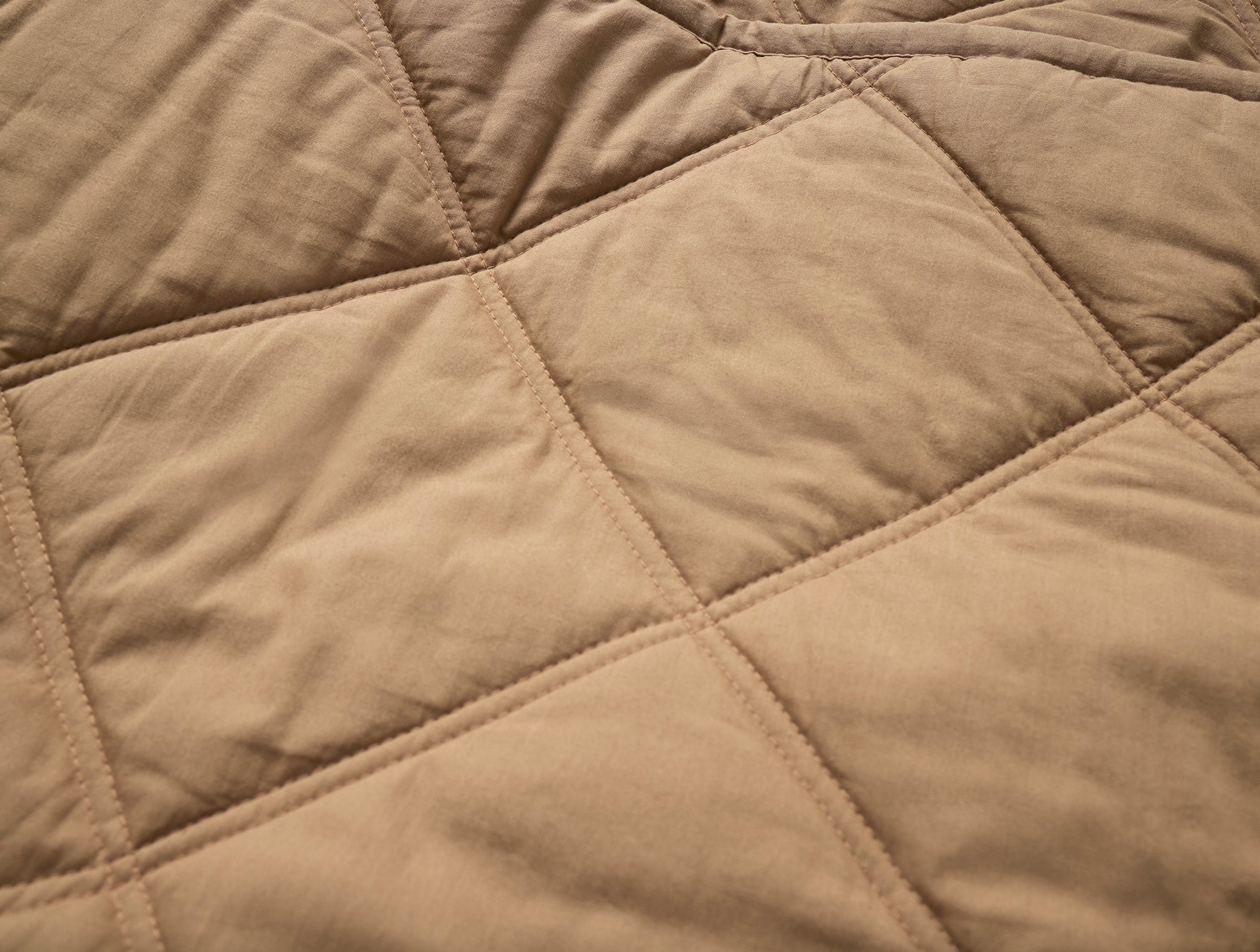 Coyuchi Organic Diamond Stitched Comforter - close up of stitching #colour_Doe
