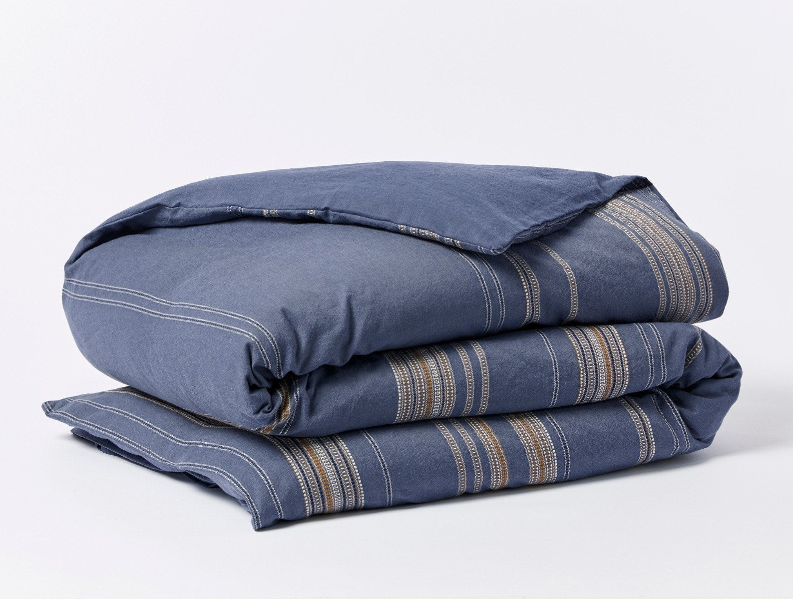 Coyuchi Organic Lobos Duvet Cover - folded #colour_Azure w/ Indigo