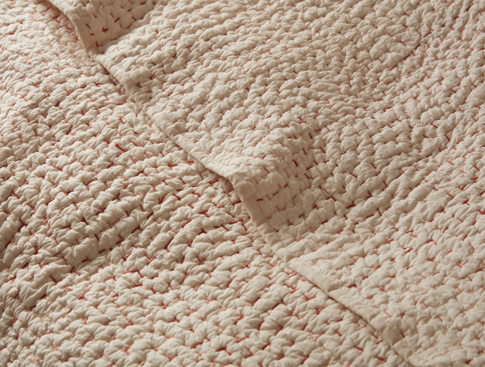 Coyuchi Organic Pebbled Hand Stitched Quilt - close up texture #colour_undyed