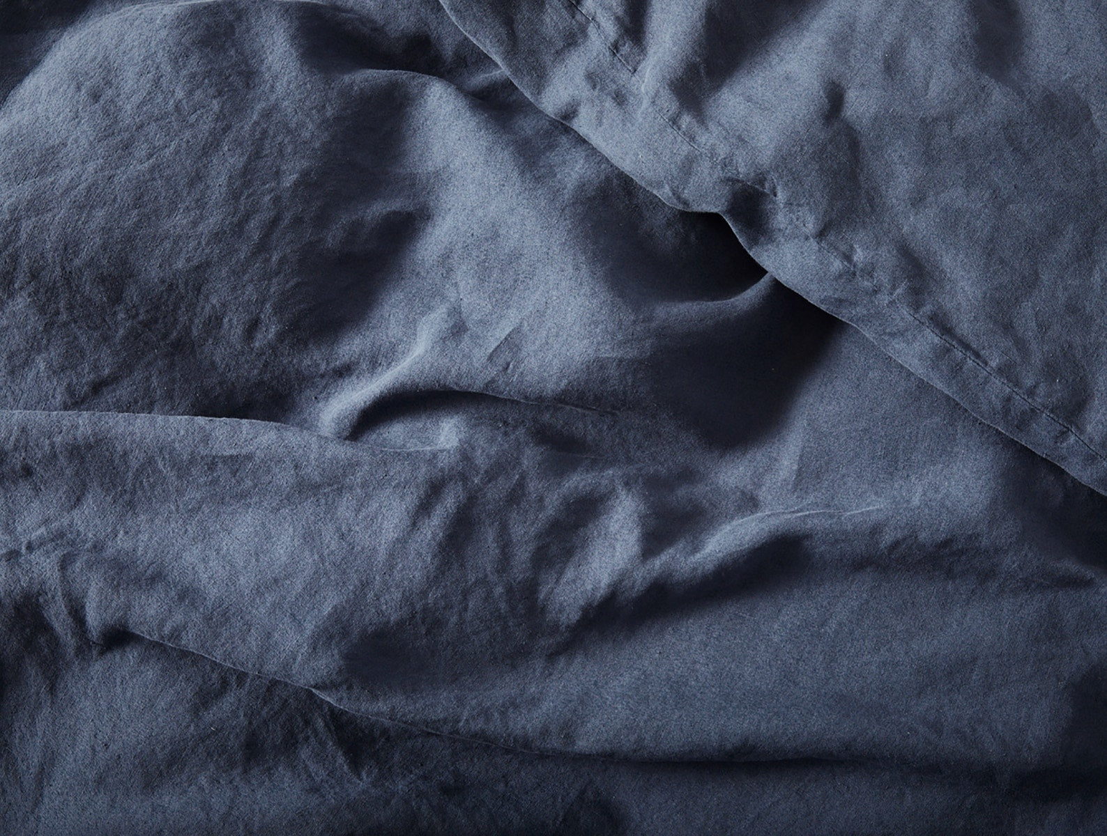 Coyuchi Organic Relaxed Linen Duvet Cover - close up of fabric #colour_harbor blue