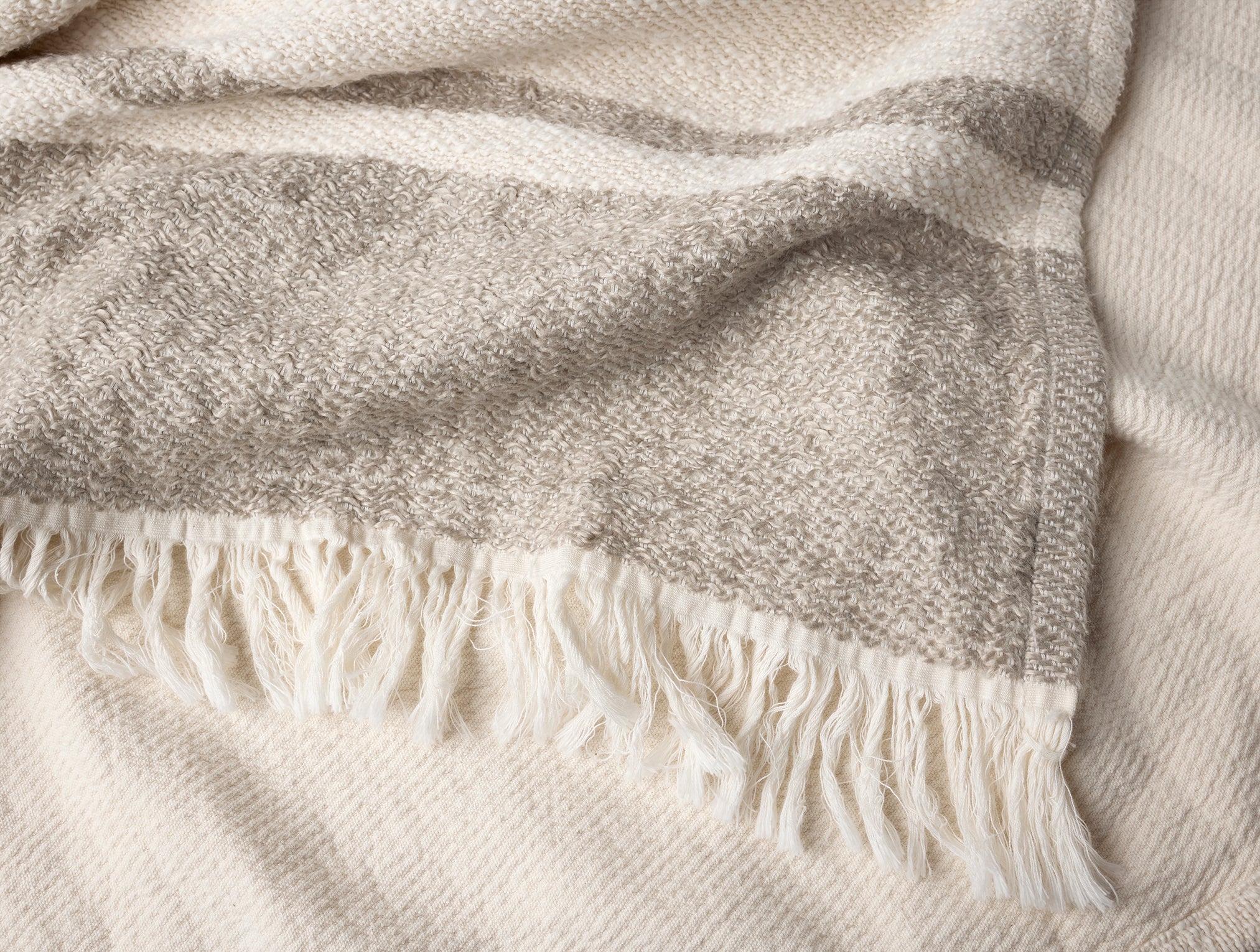 Coyuchi Organic Pampas Throw in Undyed with natural - close up #colour_undyed w/natural
