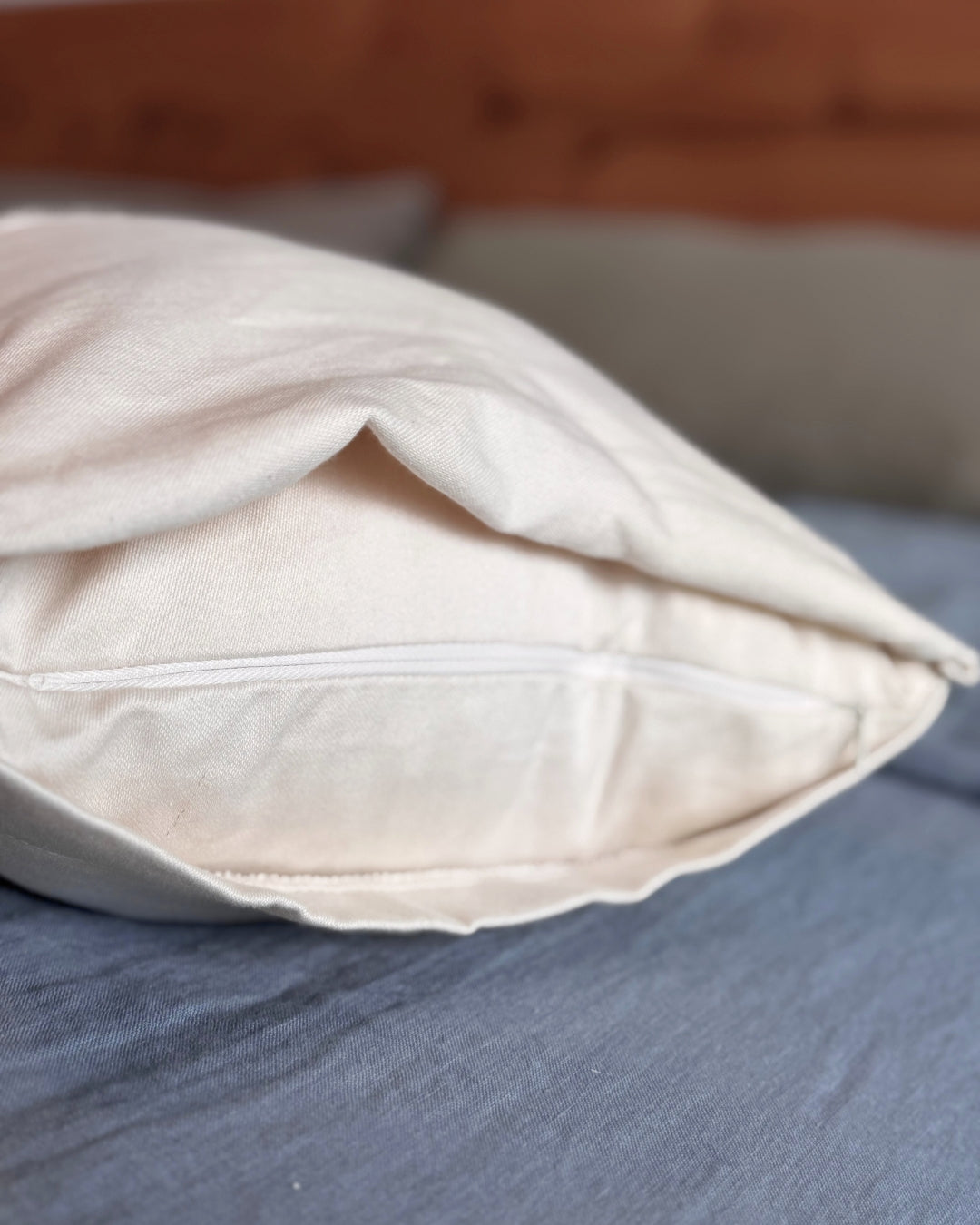 Kakun Lumbar Pillow - open end showing zipper for customizing