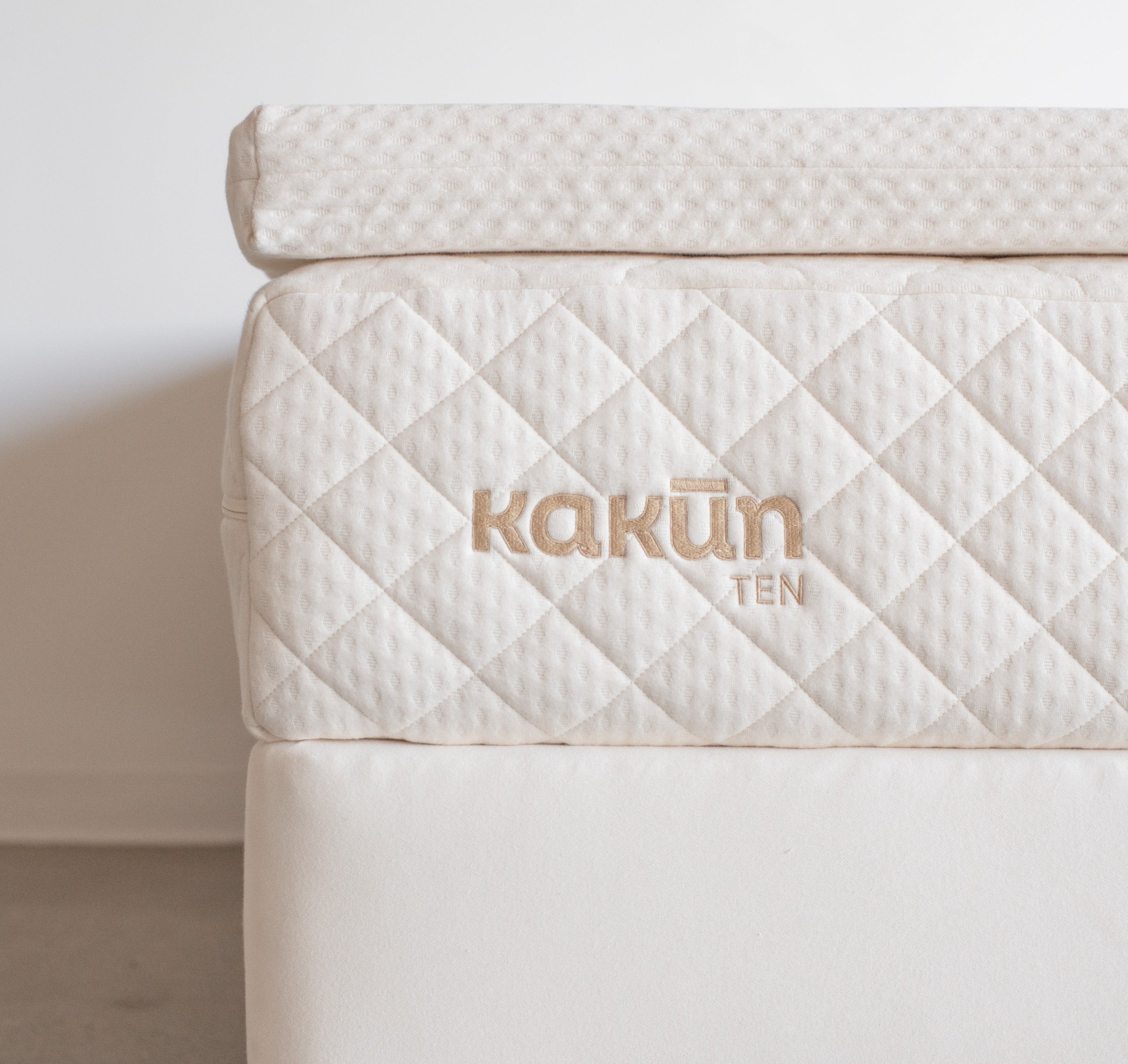 Kakun Organic Latex Mattress Topper in 3 inch - close-up of corner of topper on mattress, showing thickness.