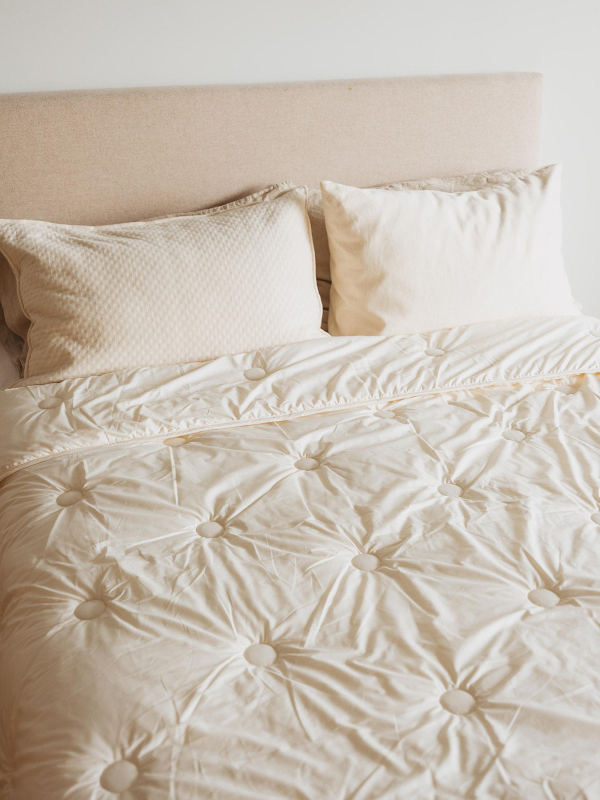 Kakun Organic Wool Comforter - made bed