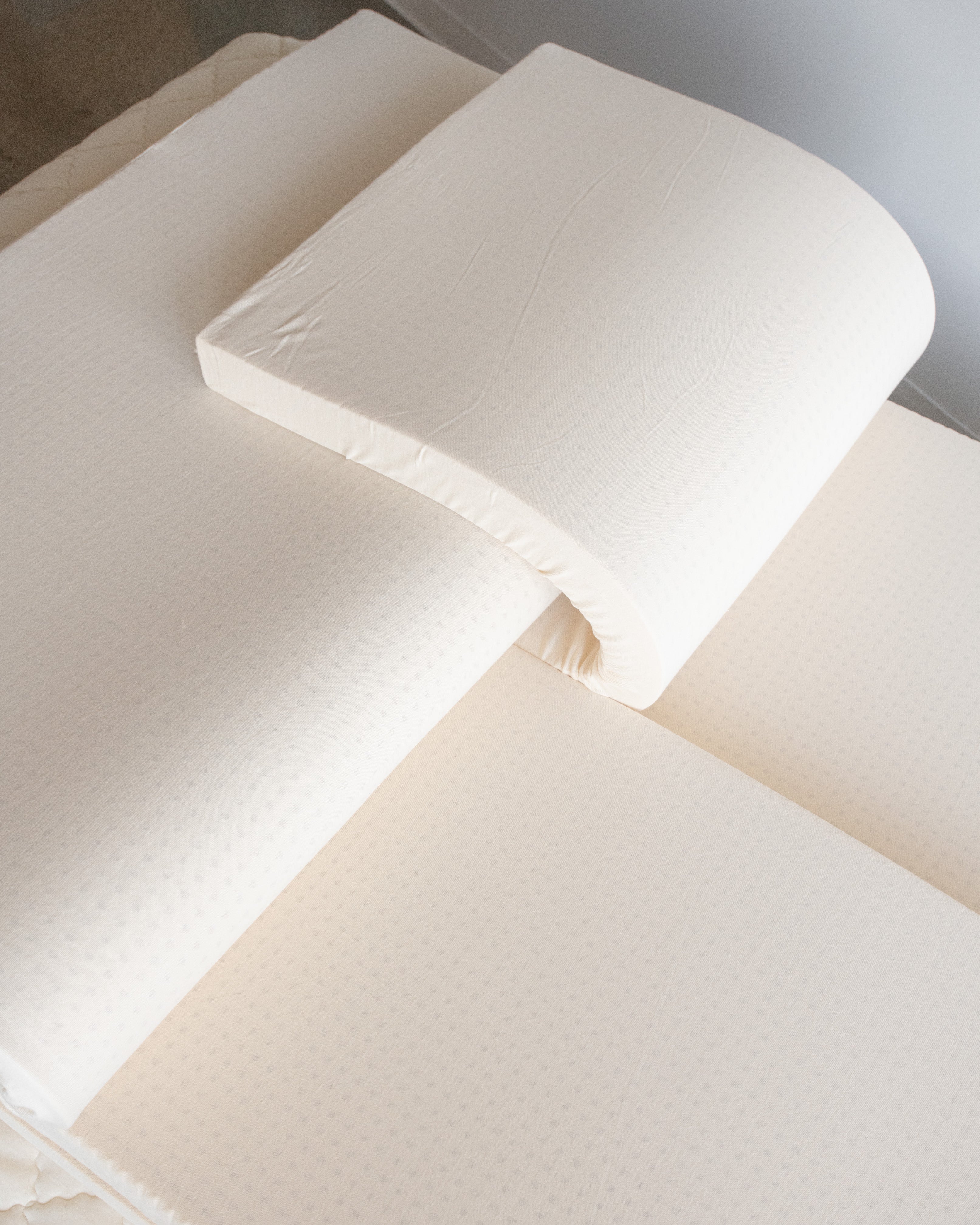 Organic latex layers inside an organic mattress adjustable differently on left or right side of the mattress