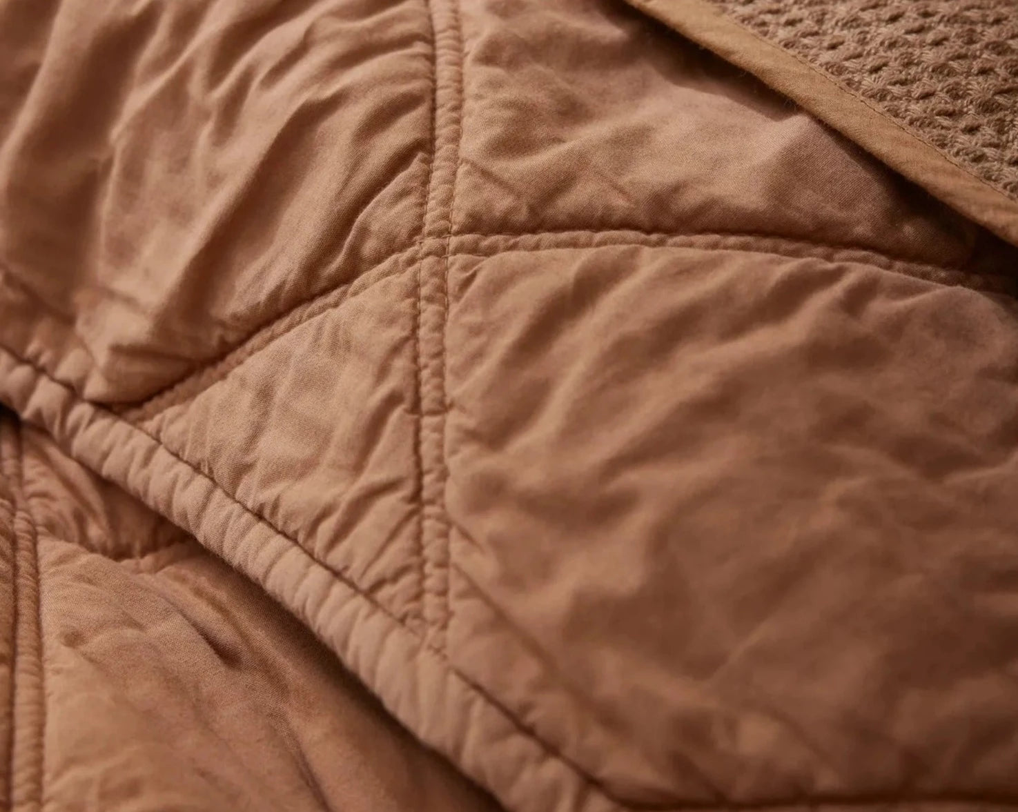 Coyuchi Organic Diamond Stitched Comforter - close up #colour_ginger