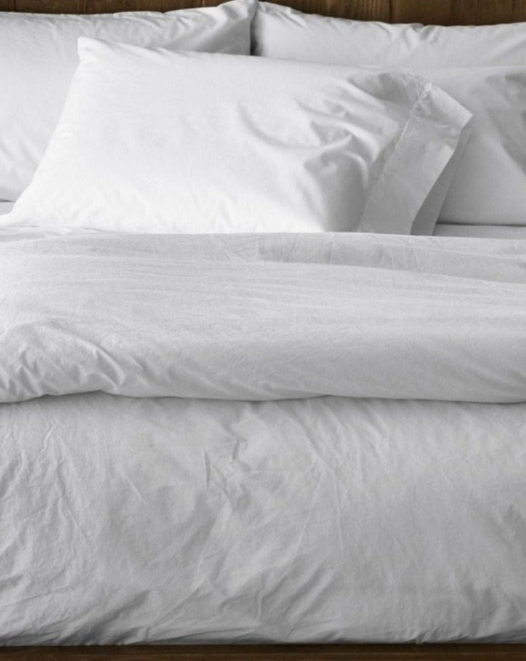 Coyuchi Organic Refined Percale Duvet Cover - made up bed close up #colour_alpine white